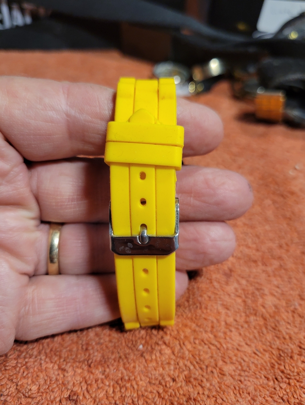 Yellow Band Rhinestone Bezel Quartz Watch - Picture 6 of 6